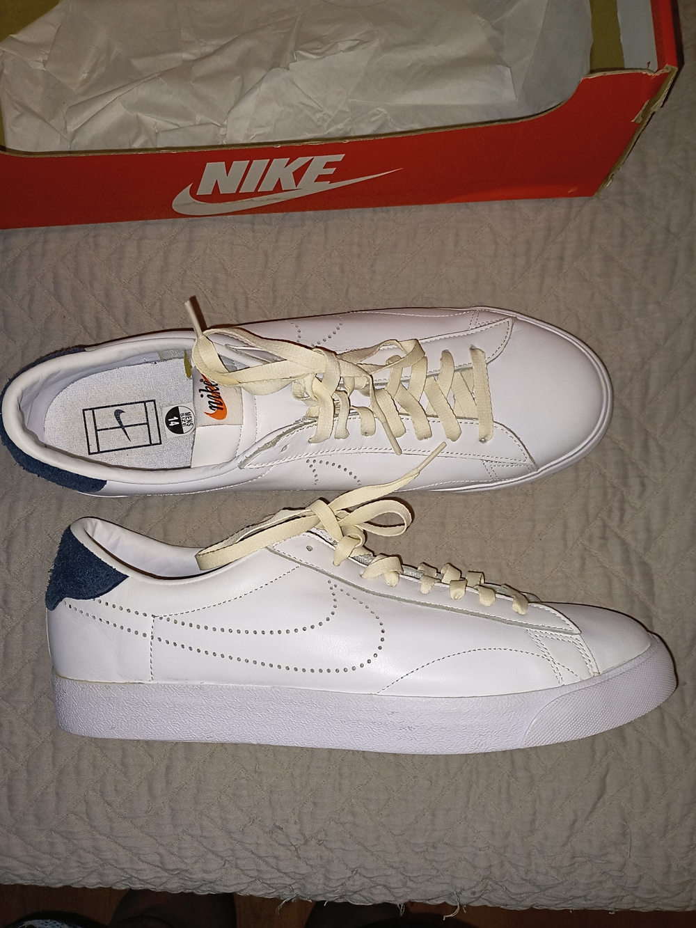 Nike Men’s White Sneakers with Navy Heel Tab
